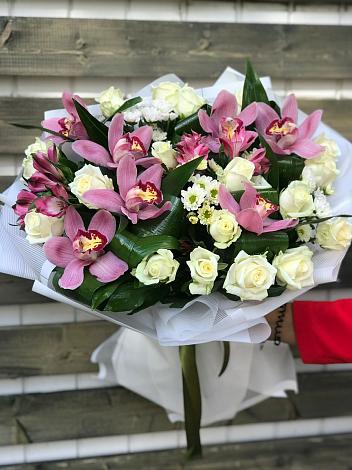 Букет цветов из: Розы и Хризантемы в Инарках