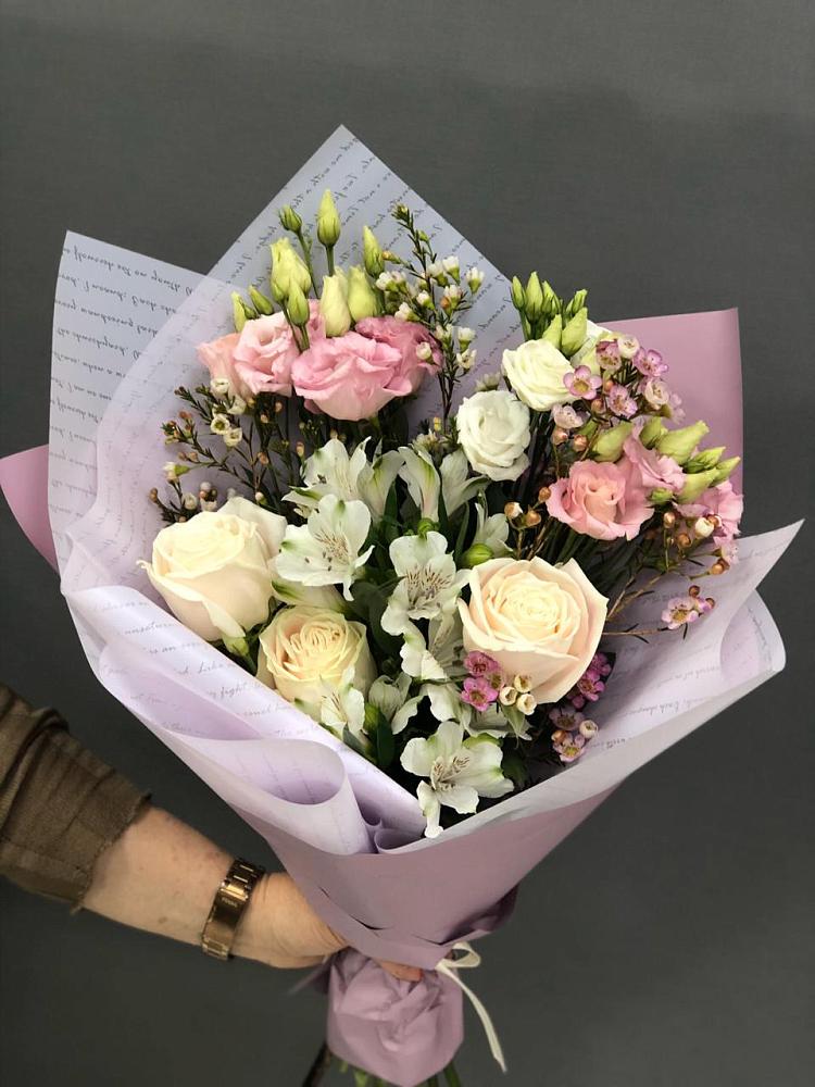 Букет цветов из: Альстромерии, Розы и Лизиантусы в Инарках