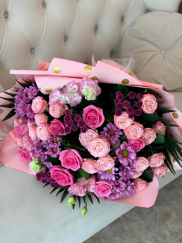 Букет цветов из: Хризантемы, Розы и Лизиантусы в Инарках