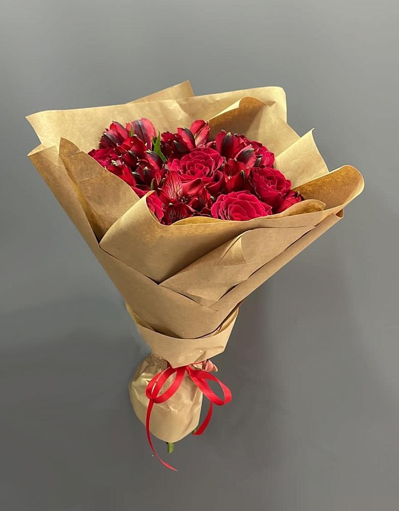 Букет цветов из: Альстромерии и Розы в Инарках