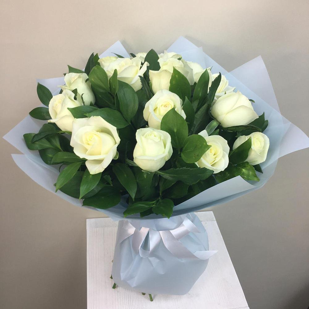 Букет 15 Белых роз Проуд в Инарках