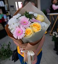 Букет цветов из:  Герберы, Розы и Хризантемы в Инарках