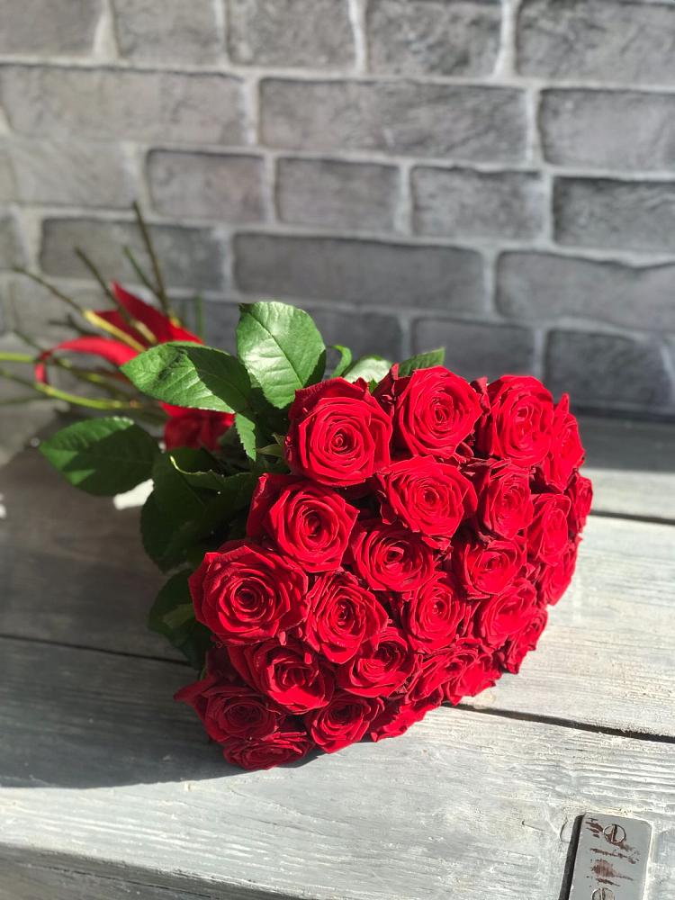 Букет Красные розы Фридом в Инарках
