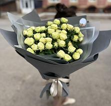 Букет Белые кустовые розы Солинеро в Инарках