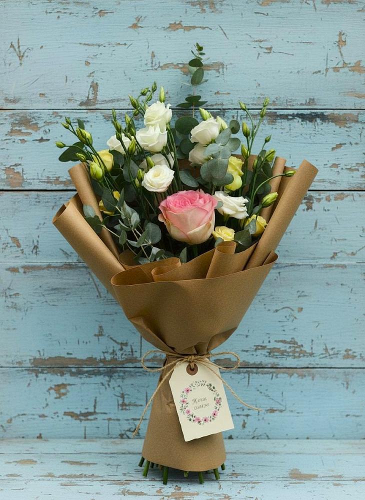 Букет цветов из: Розы и Лизиантусы в Инарках