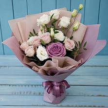 Букет цветов из:  Розы и Лизиантусы в Инарках