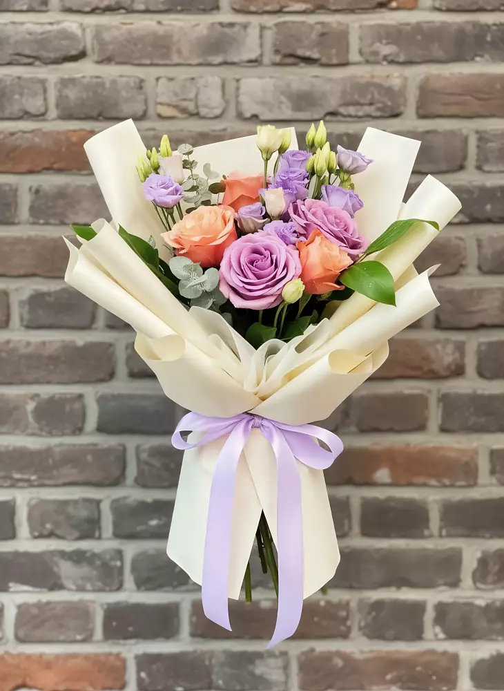 Букет цветов из: Лизиантусы и Розы в Инарках