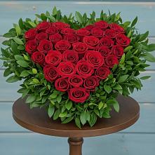 Цветочная композиция из Розы в виде сердца в Инарках