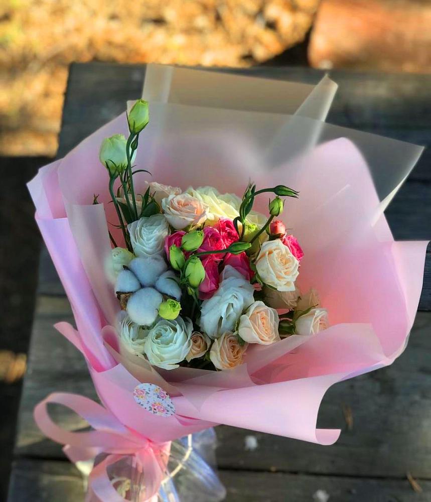 Букет цветов из: Розы и Лизиантусы в Инарках