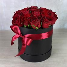 Цветочная композиция из Розы в шляпной коробке в Инарках