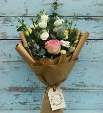 Букет цветов из:  Розы и Лизиантусы в Инарках