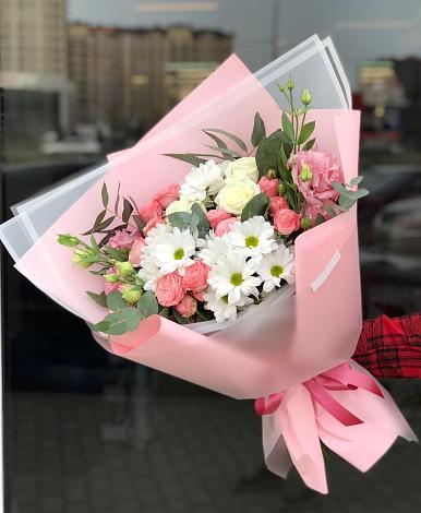 Букет цветов из: Розы, Лизиантусы и Хризантемы в Инарках